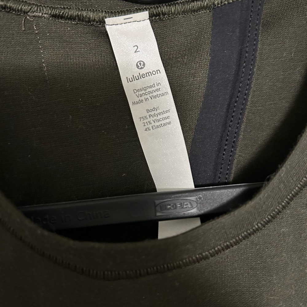 Lululemon workout too - Picture 2 of 3